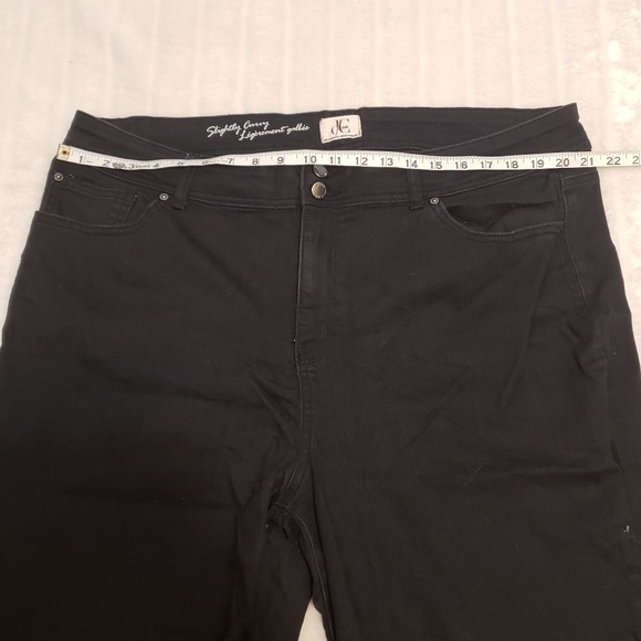 DC Jeans Slightly Curvy Beaded Detail Jeans - Picture 9 of 16